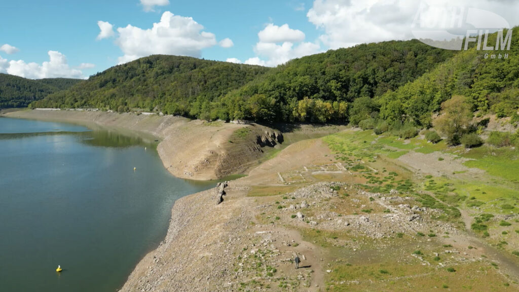 Leeerer See - Mauerreste